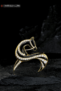 设计师：何雯静