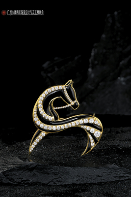 设计师：何雯静